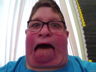 do i look ugly? do i look ugly?